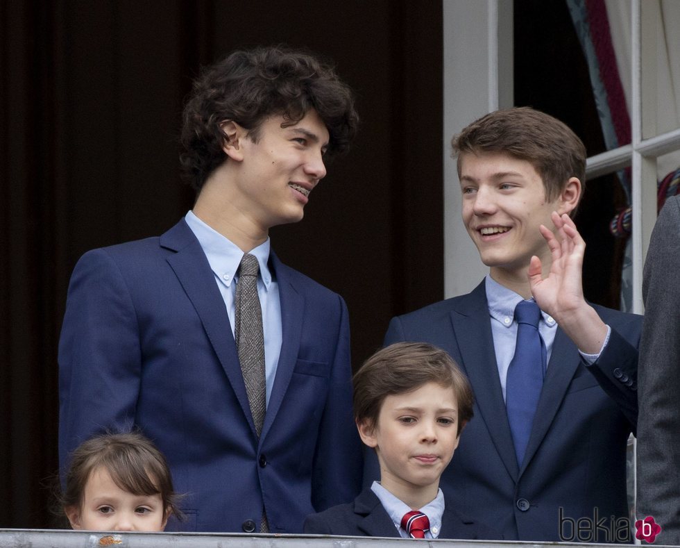 Enrique, Nicolás y Félix de Dinamarca en el 78 cumpleaños de la Reina Margarita