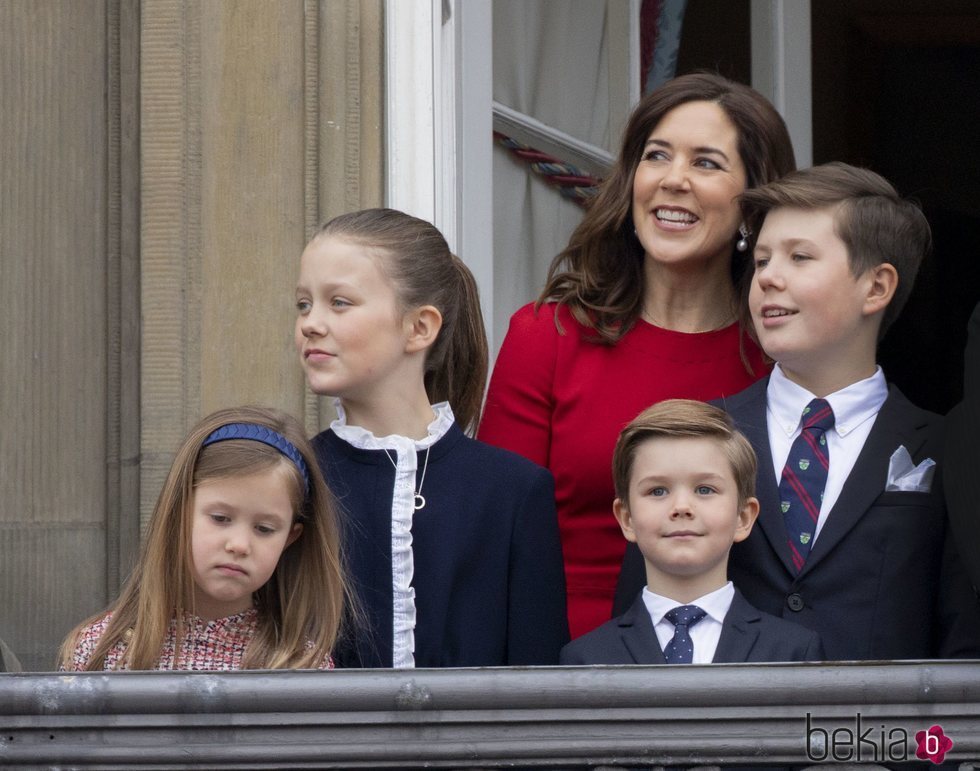 Mary de Dinamarca con sus cuatro hijos en el 78 cumpleaños de Margarita de Dinamarca