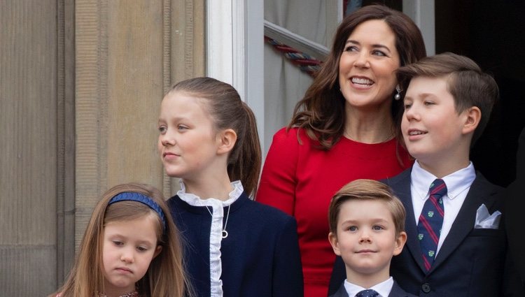 Mary de Dinamarca con sus cuatro hijos en el 78 cumpleaños de Margarita de Dinamarca