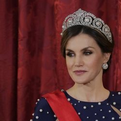 La Reina Letizia con la tiara Cartier y los pendientes de chatones de la Reina Victoria Eugenia