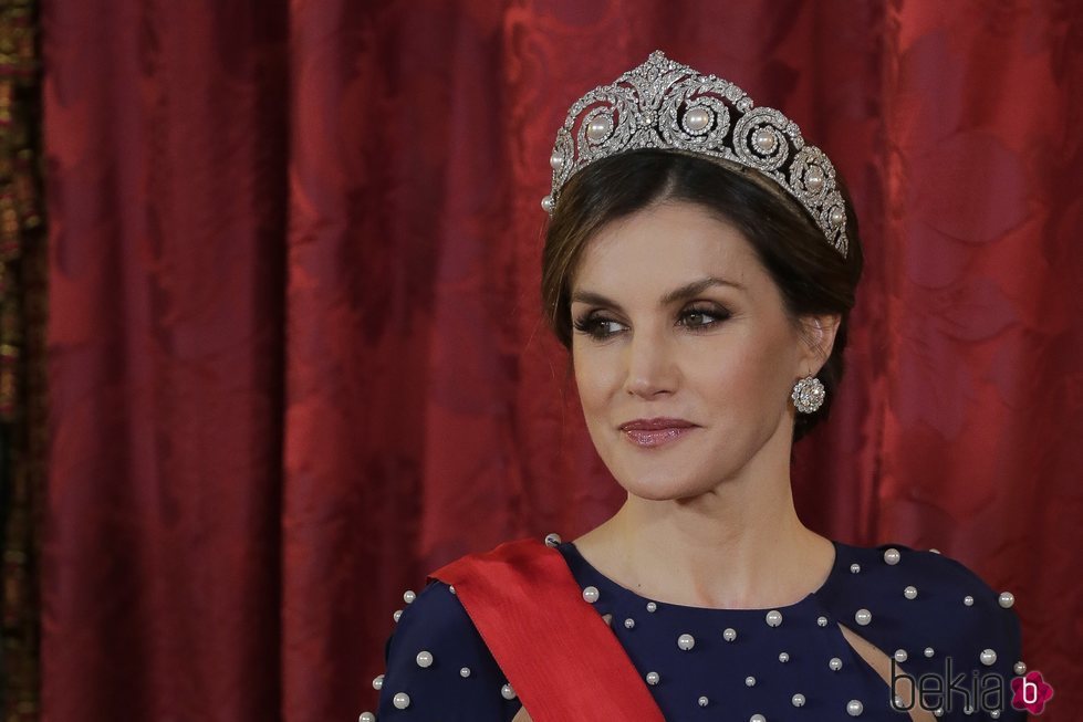 La Reina Letizia con la tiara Cartier y los pendientes de chatones de la Reina Victoria Eugenia