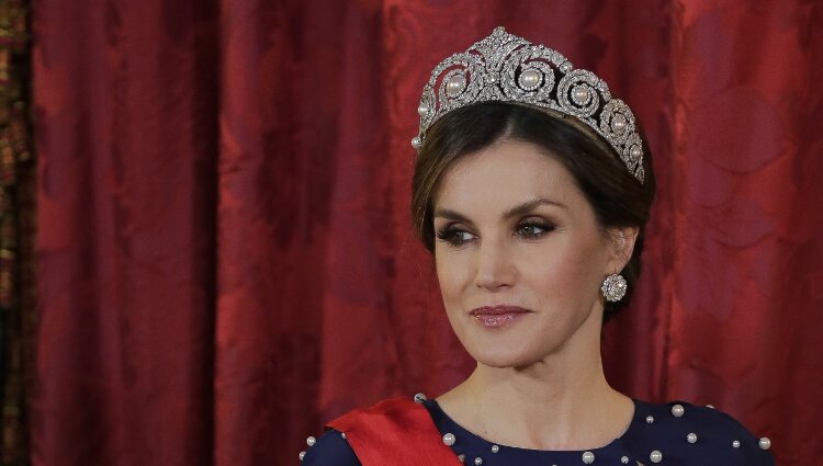 La Reina Letizia con la tiara Cartier y los pendientes de chatones de la Reina Victoria Eugenia