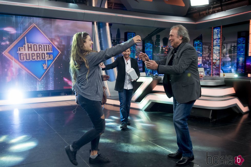 Joan Manuel Serrat bailando en 'El Hormiguero'