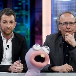 Pablo Motos y Joan Manuel Serrat en 'El Hormiguero'