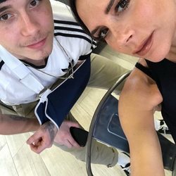 Brooklyn Beckham felicita a su madre por su 44 cumpleaños