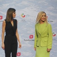 La Reina Letizia y Cristina Cifuentes en la entrega de los Premios SM de LIteratura Infantil y Juvenil