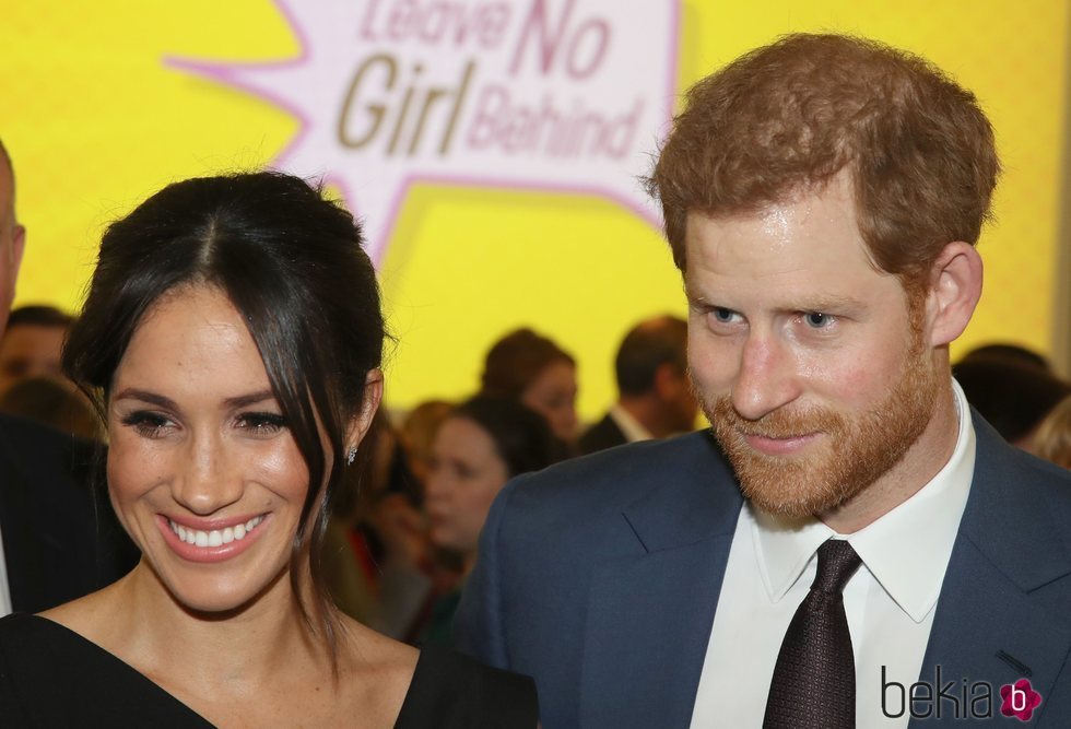 Meghan Markle y el Príncipe Harry de Inglaterra a su llegada al evento Women's Empowerment en Londres