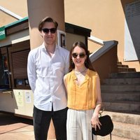 Alexandra de Hannover y su novio en la entrada de un evento deportivo