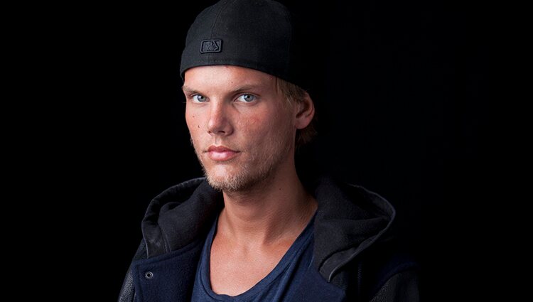 El DJ Avicii posando