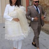 Irene Rosales y Kiko Rivera con su hija Carlota llegando a la Iglesia de Castilleja de la Cuesta