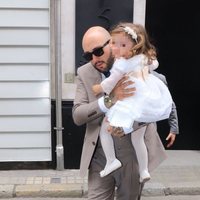 Kiko Rivera con su hija Ana en el bautizo de Carlota Rivera