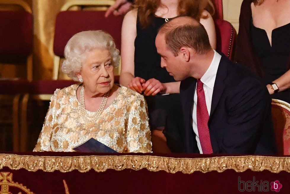 La Reina Isabel y el Príncipe Guillermo en el concierto del 92 cumpleaños de la Reina