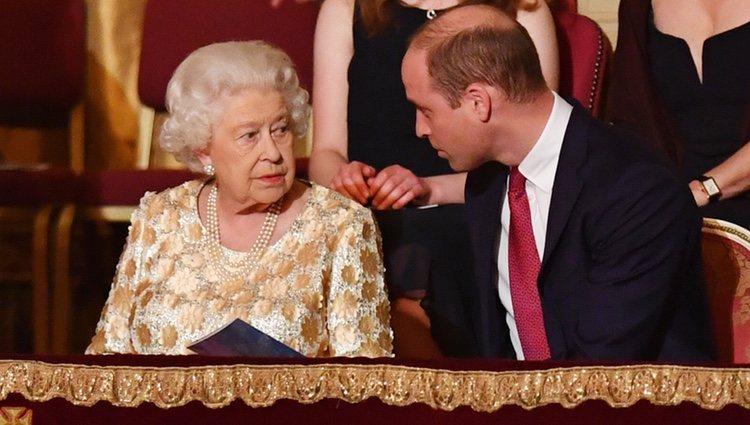 La Reina Isabel y el Príncipe Guillermo en el concierto del 92 cumpleaños de la Reina