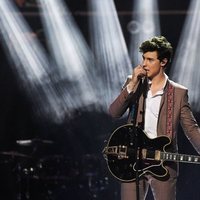 Shawn Mendes actuando en el concierto del 92 cumpleaños de la Reina