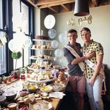 Tom Daley y Dustin Lance Black en el baby shower sorpresa de su primer hijo