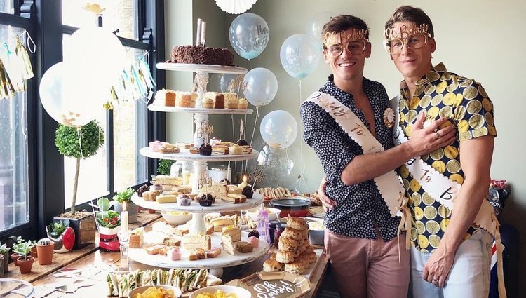 Tom Daley y Dustin Lance Black en el baby shower sorpresa de su primer hijo