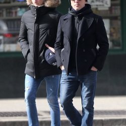 Gad Elmaleh paseando por Nueva York con su hijo Noé