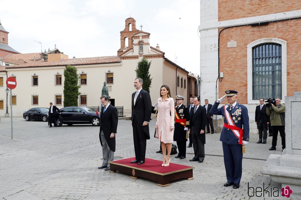 Los Reyes Felipe y Letizia junto a Mariano Rajoy y autoridades en la ceremonia del Premio Cervantes 2017