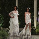 Blanca Romero y Lucía Rivera desfilando para Pronovias en la Barcelona Bridal Fashion Week 2018