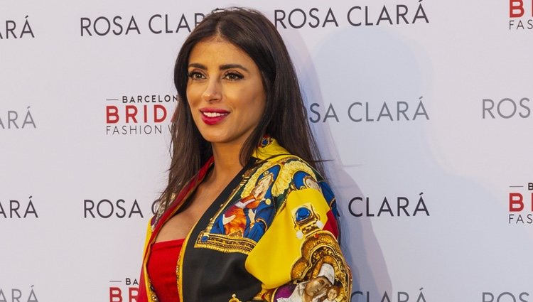 Daniella Semaan durante el desfile de Rosa Clará