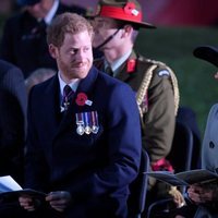 El Príncipe Harry y Meghan Markle se dedican una tierna mirada en el Anzac Day 2018