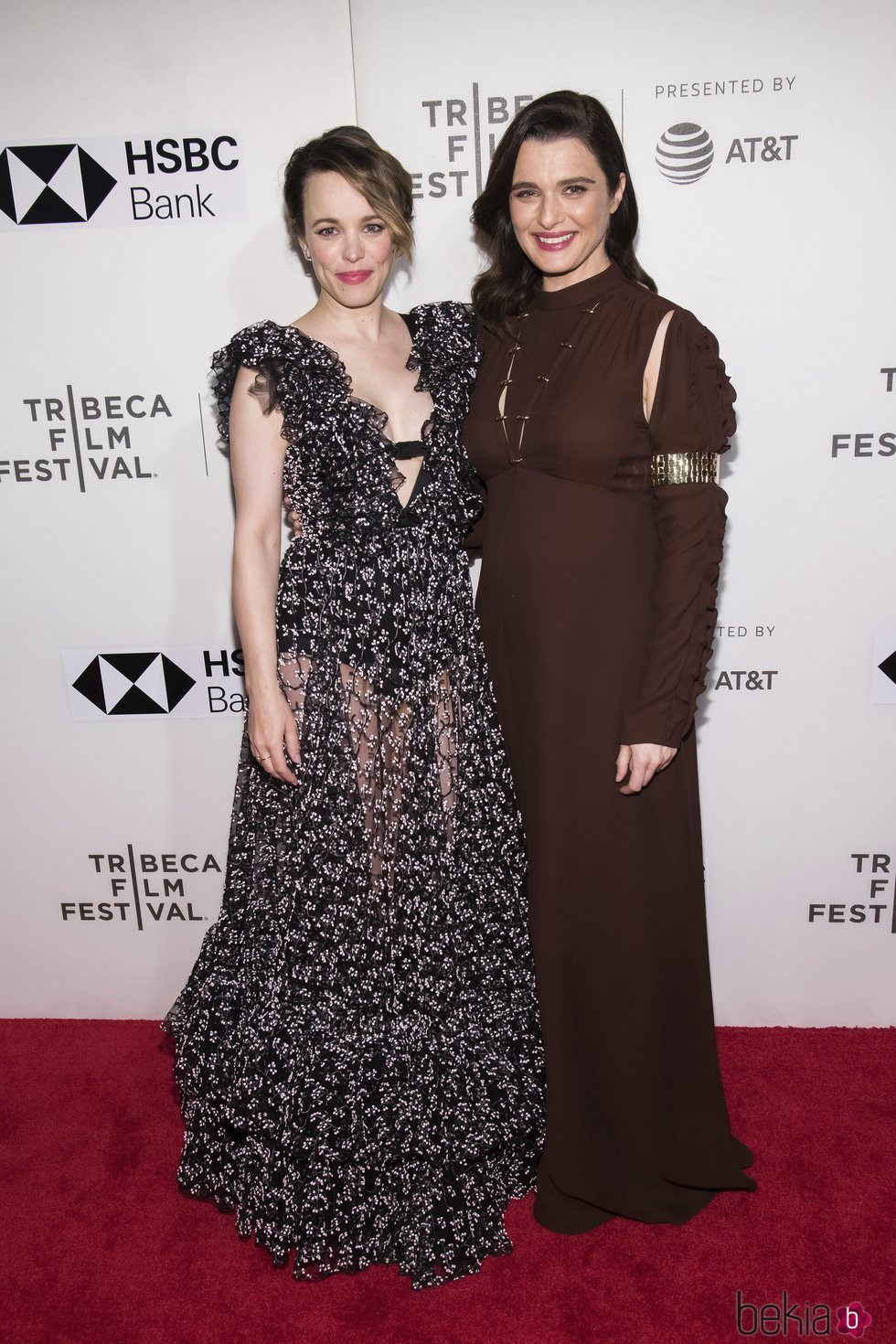 Rachel Weisz junto a Rachel McAdams en el Tribeca Film Festival