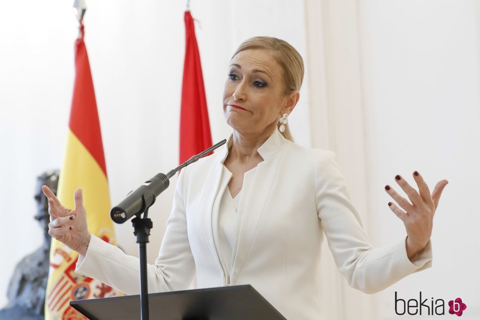 Cristina Cifuentes anunciando su dimisión a la Presidencia de la Comunidad de Madrid