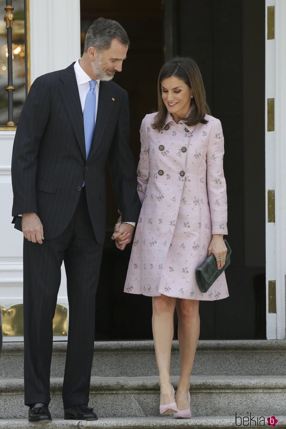 Los Reyes Felipe y Letizia, muy enamorados en La Zarzuela