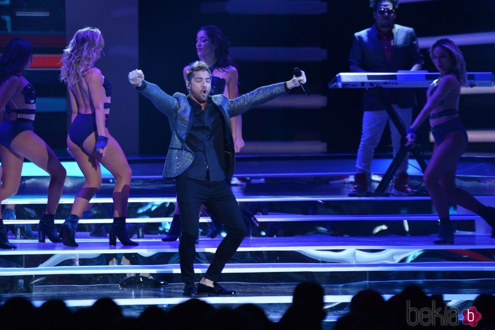 David Bisbal actuando en los Premios Billboard de la Música Latina de 2018