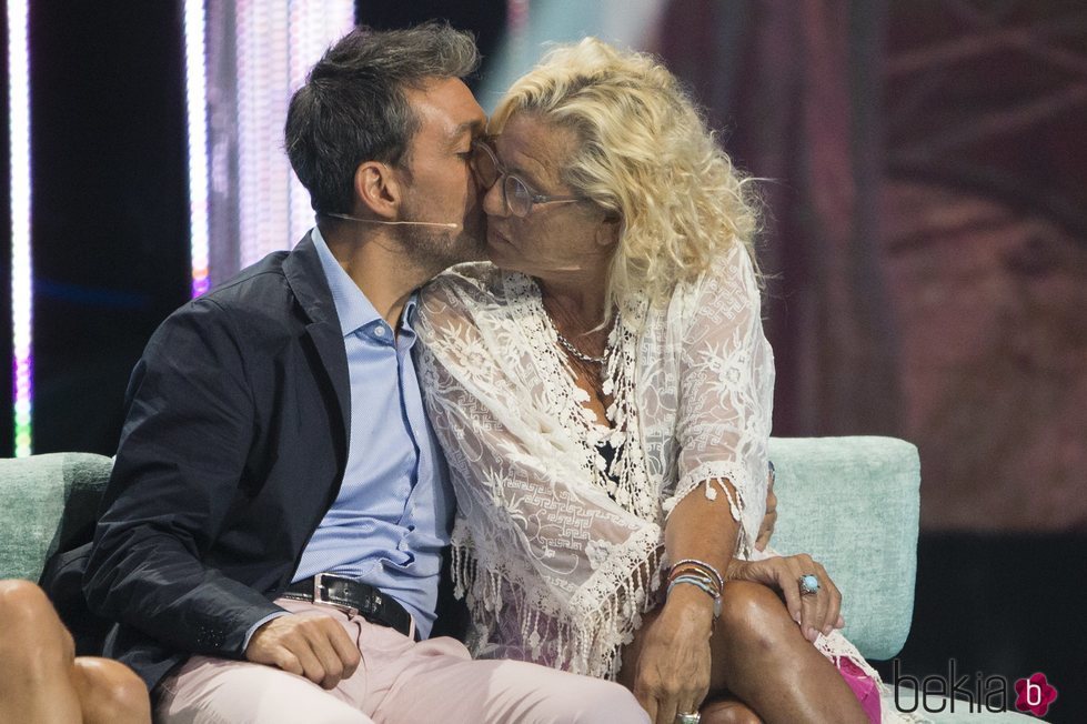 Mayte Zaldívar y Fernando Marcos se besan en la gala 7 de 'Supervivientes 2018'