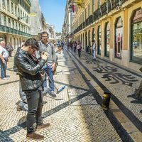 Alfred fotografía a Amaia en su primer paseo por Lisboa antes de Eurovisión 2018