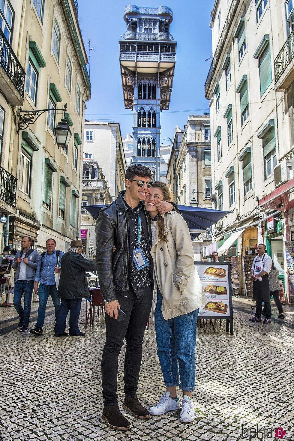 Alfred y Amaia, muy sonrientes en su primer paseo por Lisboa antes de Eurovisión 2018