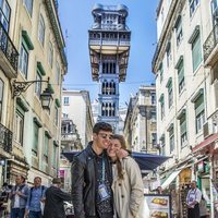 Alfred y Amaia, muy sonrientes en su primer paseo por Lisboa antes de Eurovisión 2018