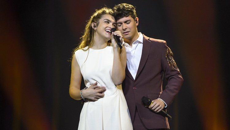 Amaia Romero y Alfred García durante sus ensayos para Eurovisión 2018