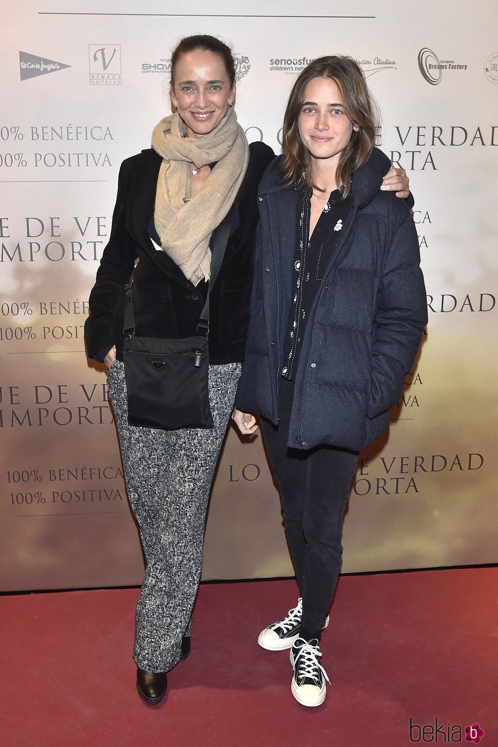 Blanca Suelves y su hija Blanca Osorio en un estreno en Madrid