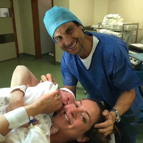 David Ferrer y Marta Tornel junto a su primer hijo, Leo