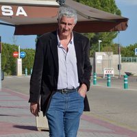 Fernando Romay en el tanatorio tras el fallecimiento de José María Íñigo