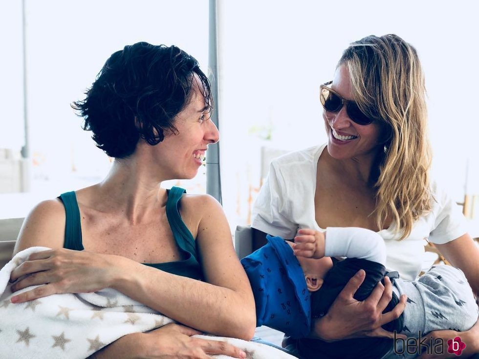 Marta Larralde junto a una amiga celebrando el Día de la Madre