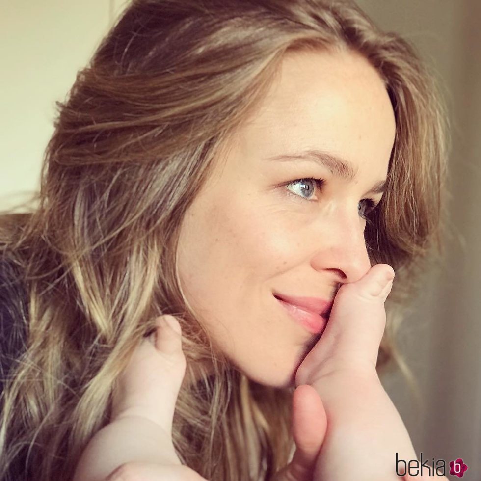 Silvia Abascal y los pies de su hijo para felicitar el Día de la Madre 2018