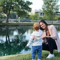 Helen Lindes junto a su hijo, Alan