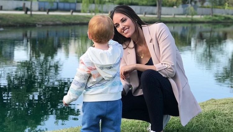 Helen Lindes junto a su hijo, Alan