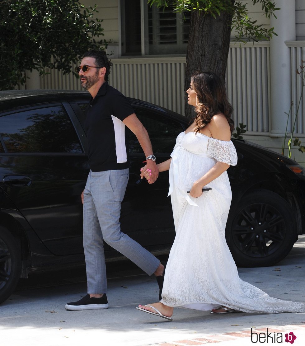 Eva Longoria celebra la baby shower de su hijo junto a José Antonio Bastón