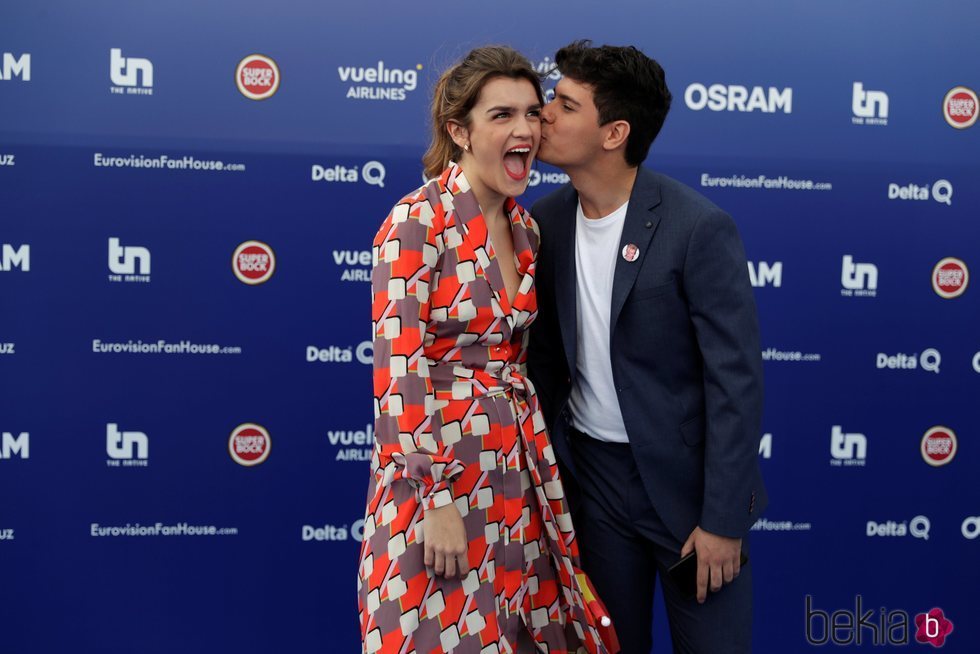 Amaia y Alfred, muy sonrientes durante la Blue Carpet antes de Eurovisión 2018