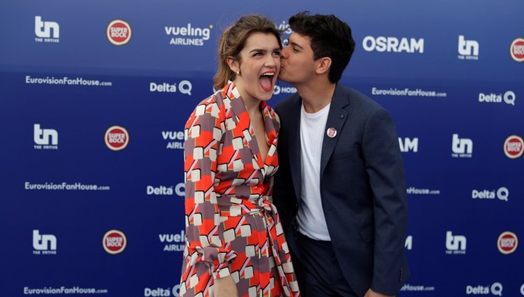 Amaia y Alfred, muy sonrientes durante la Blue Carpet antes de Eurovisión 2018