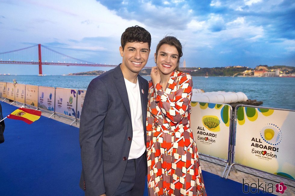 Amaia y Alfred posan en la Blue Carpet previa a Eurovisión 2018