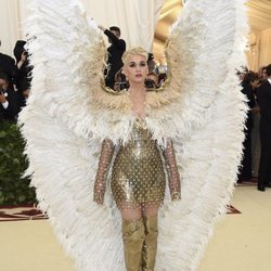 Katy Perry en la alfombra roja de la Gala MET 2018