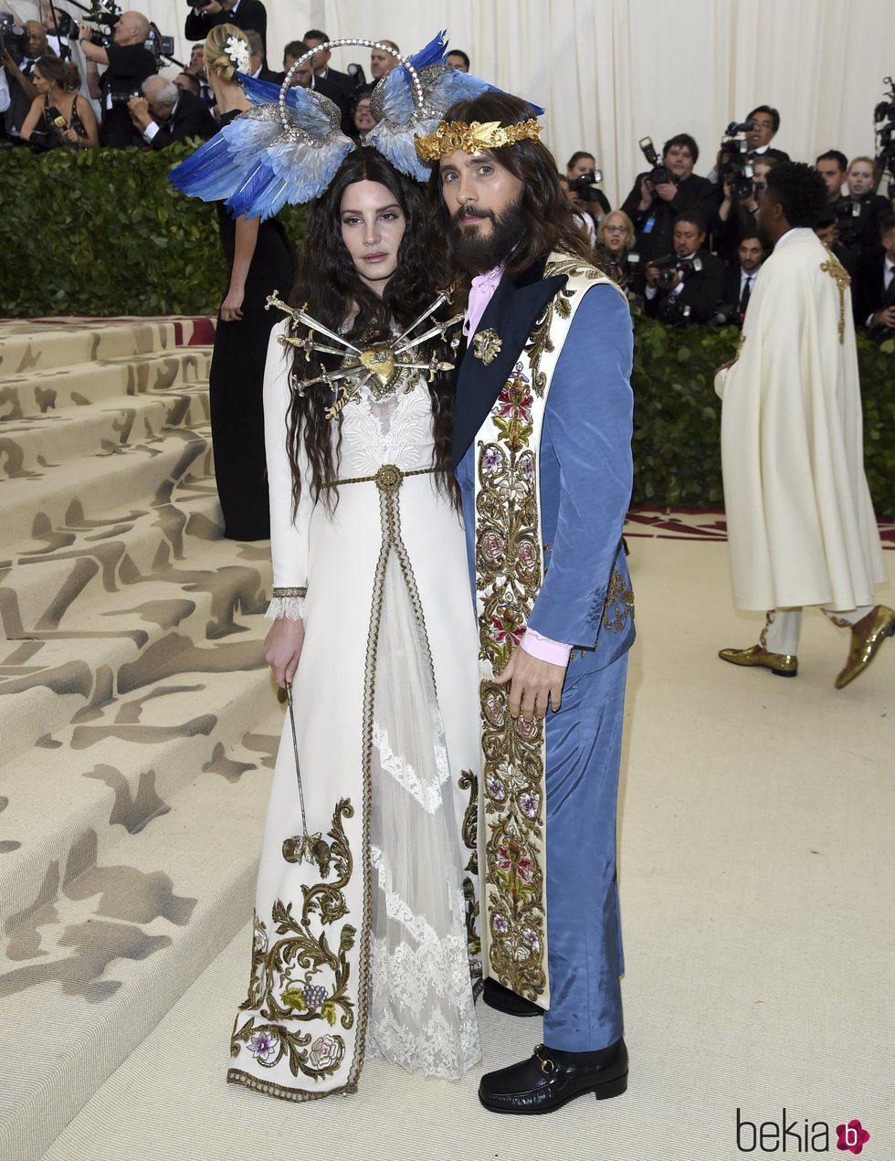 Lana del Rey y Jared Leto en la alfombra roja de la Gala MET 2018