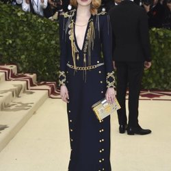 Emma Stone en la alfombra roja de la Gala MET 2018