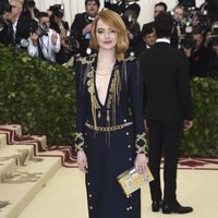 Emma Stone en la alfombra roja de la Gala MET 2018