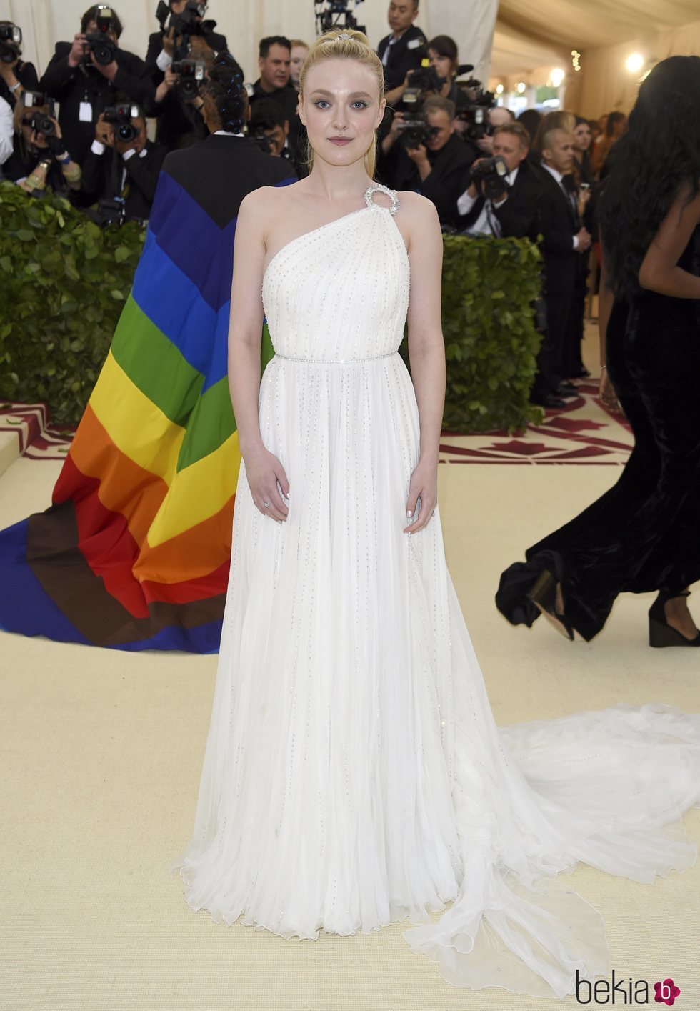 Dakota Fanning en la alfombra roja de la Gala MET 2018